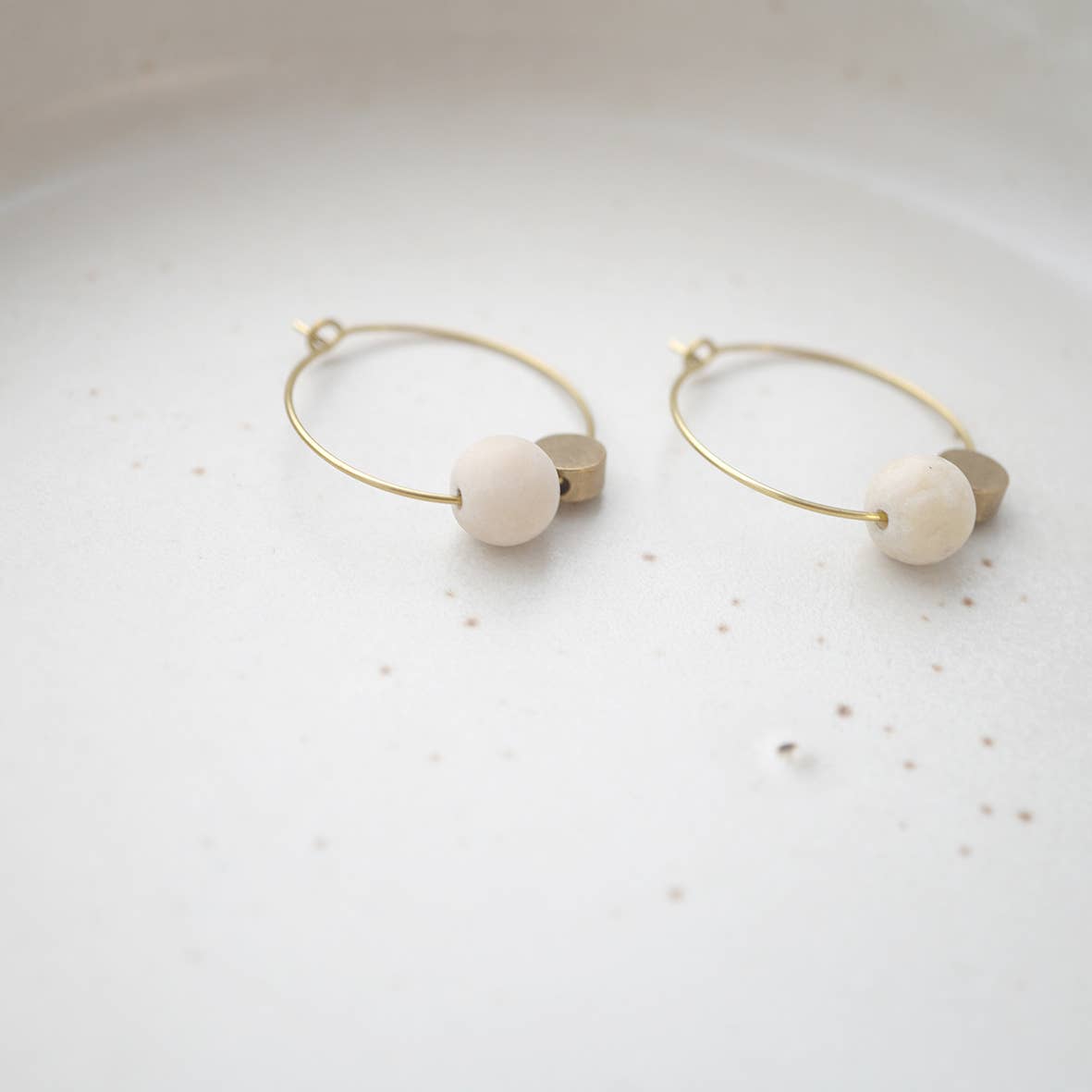 Kõrvarõngad RIVERSTONE