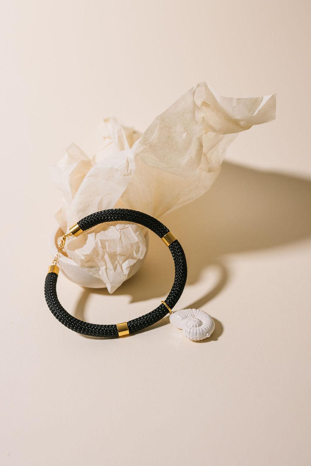 Choker-kaelakee Maddie